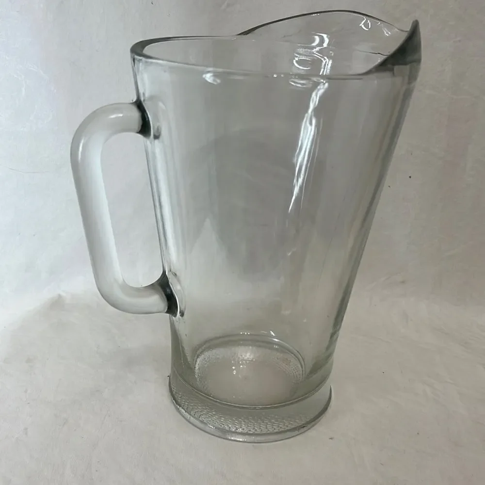 Glass Pitcher 56 Oz Or 7 Cups Handle Spout 9 In Tall 5 1/2 In Round Heavy Durabl